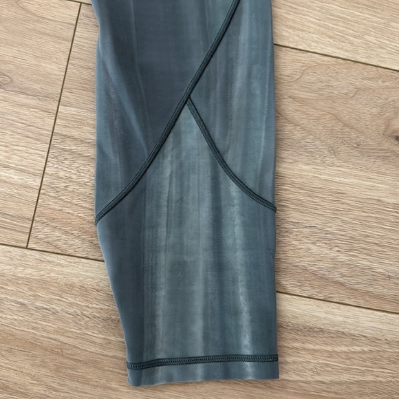 Lululemon In Movement Tight 25" Everlux Linear Spray Dye White Deep Ocean - Picture 4 of 9